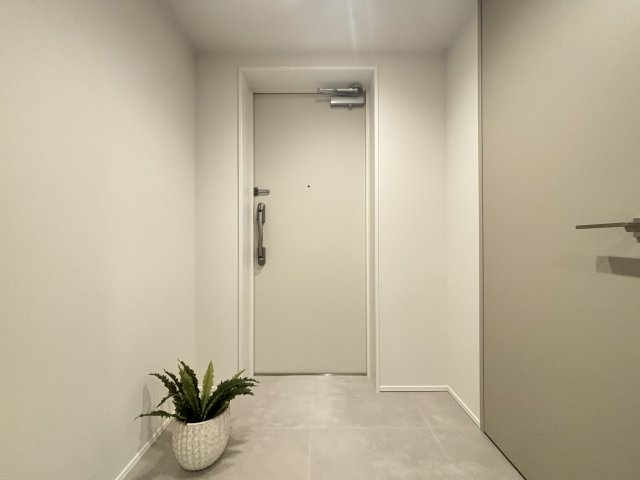 レジデンシア春日安藤坂の玄関