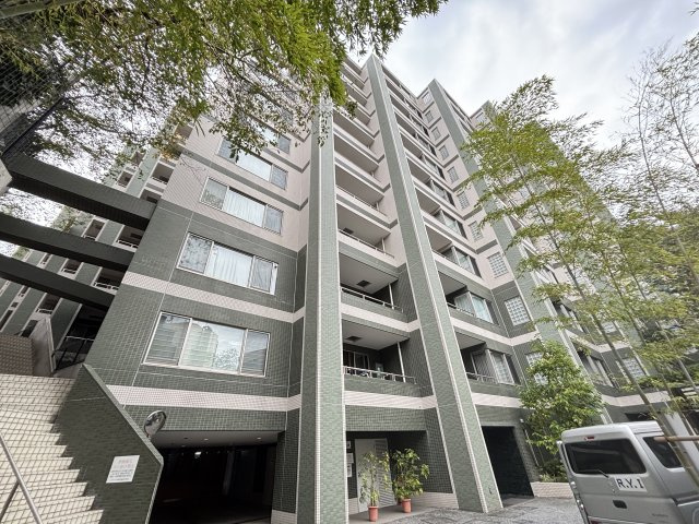 レジデンシア春日安藤坂の外観