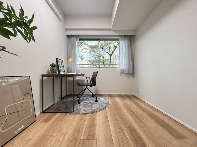 レジデンシア春日安藤坂の洋室