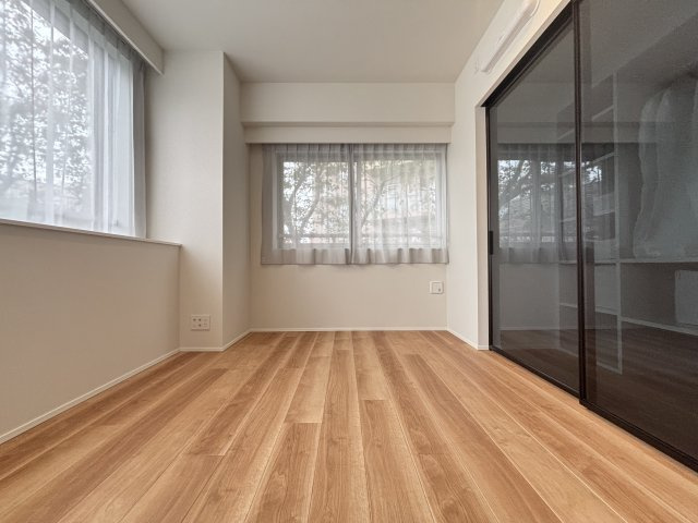 レジデンシア春日安藤坂の洋室