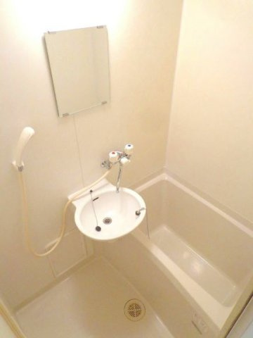 レオパレスＷ　Ｋハイツの浴室|バストイレ別