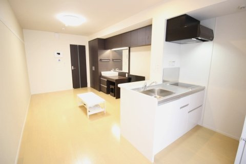 ミランダセレブⅡの居間・リビング|清潔感あるクラシックな配色。