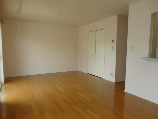 グランアベニュー真美Bの居間・リビング