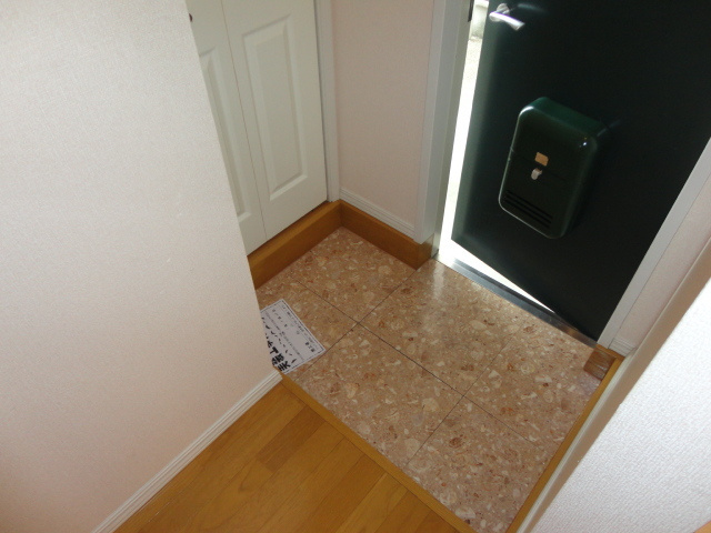 グランアベニュー真美Bの玄関