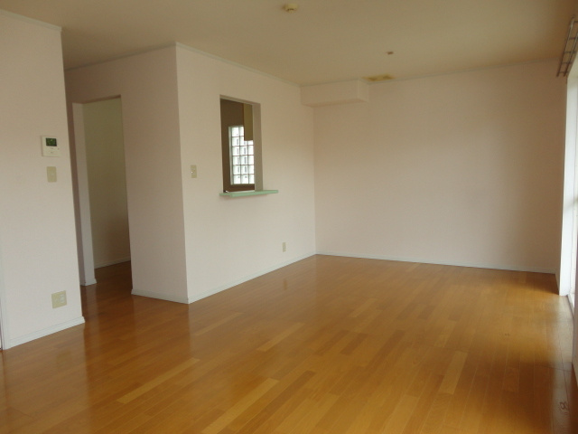 グランアベニュー真美Bの居間・リビング