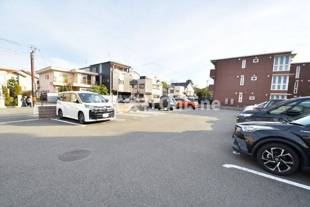 おばつじアイビーコートB棟の駐車場