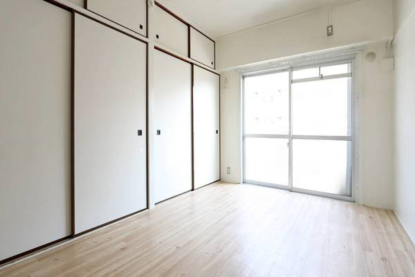 ビレッジハウス安古市2号棟の居間・リビング|ビレッジハウスの同一物件・同一タイプの間取りの写真です