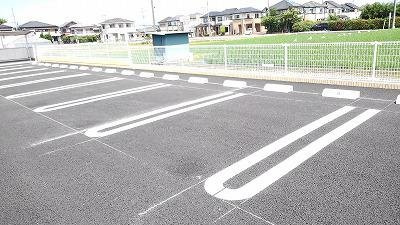 コンフォルト　カーサ　Ｅの駐車場