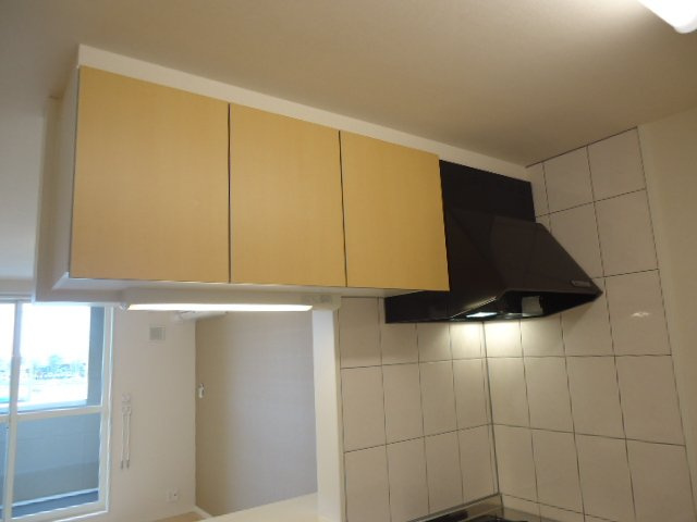 サニーヴィレッジのキッチン|キッチン吊棚