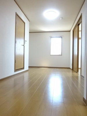 【居間・リビング】 | ピースフル２０００　Ⅰ | こちらの居間で趣味の時間をお楽しみください