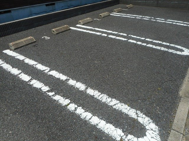 ロメオ　エステートⅠの駐車場|駐車場があります