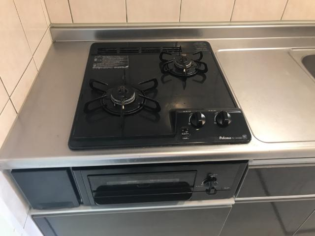 Ｄｕｒａｔｅ　Ｒｅｖｅ（ドゥラ　レーヴ）のキッチン|グリル付きガスコンロ