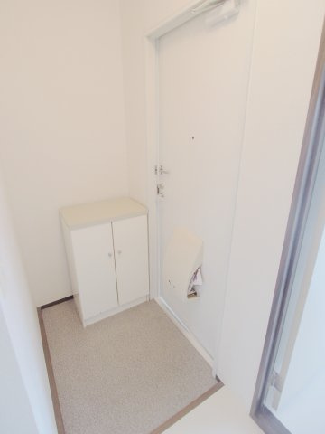 フレグランス光樹C棟の玄関