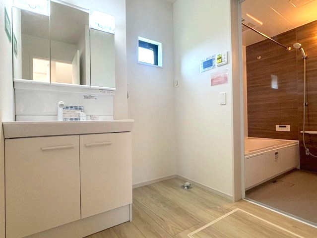 仲介手数料不要　KEIAIスターTERRACE北区麻生田３期【楡木小・楠中】の独立洗面台