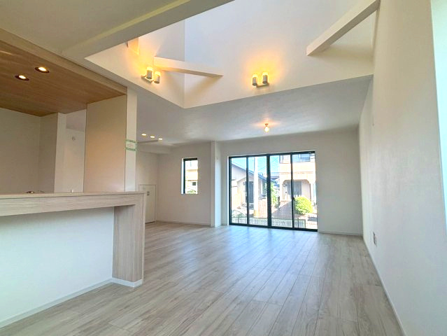 仲介手数料不要　KEIAIスターTERRACE北区麻生田３期【楡木小・楠中】の居間・リビング