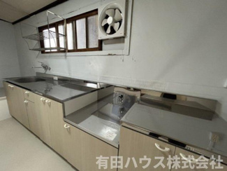 【キッチン】 | H様箕島戸建 | 調理台スペースが広く、お部屋をシェアする方にも使い易そうです。