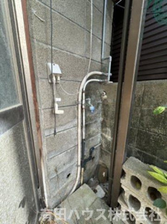 【その他共用部分】 | H様箕島戸建 | 洗濯置場は外ですが、屋根が付いています。