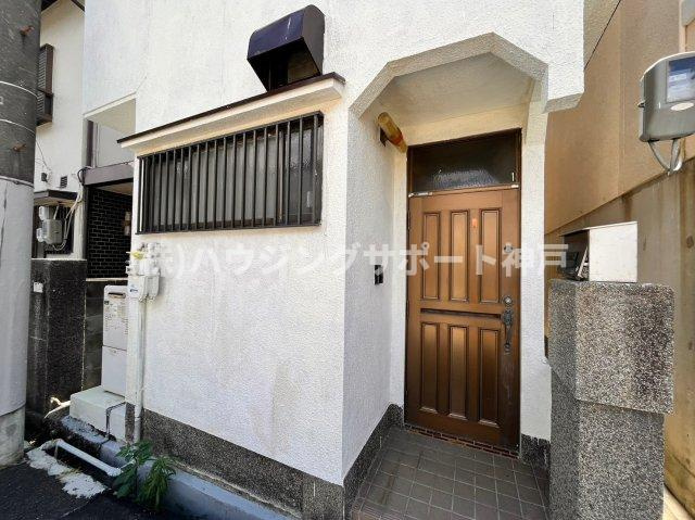 星陵台5丁目戸建のエントランス