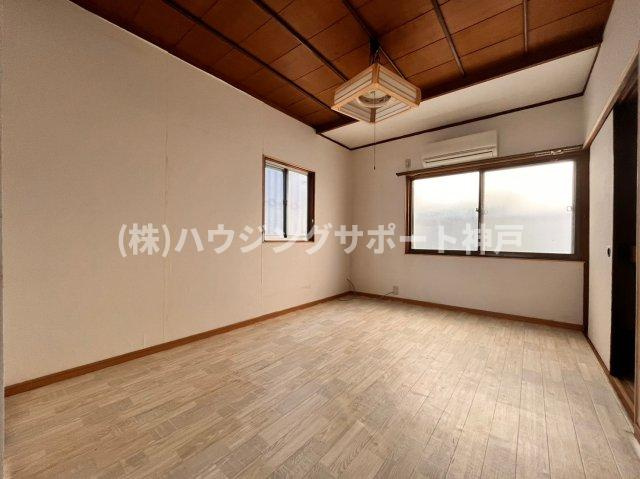 星陵台5丁目戸建の居間・リビング