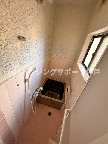 星陵台5丁目戸建の浴室