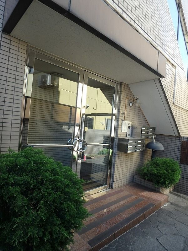 中葛西ハイツのエントランス