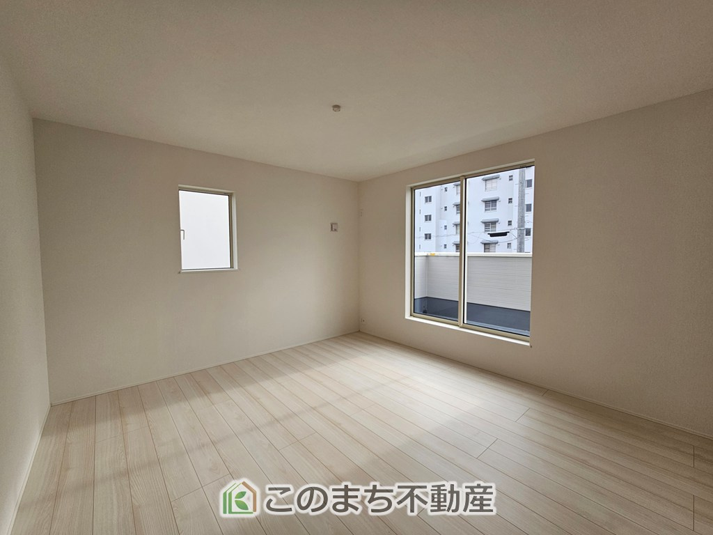 リナージュ那須塩原市下永田5丁目24-1期の洋室|柔らかい陽光が差し込む明るいお部屋を演出する設計。彩光の取れる窓が気持ちの良いお部屋を創り上げます。