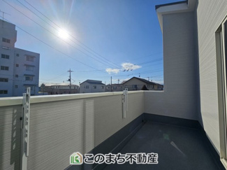 【バルコニー】 | リナージュ那須塩原市下永田5丁目24-1期　1号棟 | 南向きの大型バルコニーは陽当り良好で、たっぷりのお洗濯物もよく乾きます！
