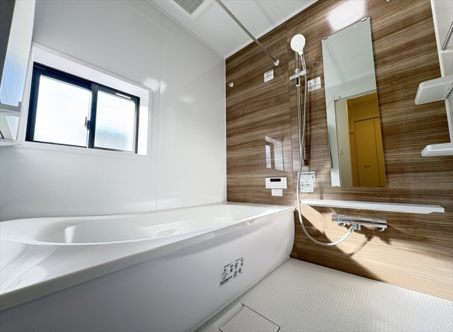 【浴室】 | 富士見市水谷東2丁目　新築一戸建住宅　全1棟　(志木本店) | 浴室乾燥機が付いているので雨天の洗濯はもちろん、浴室内のカビの発生も防げるので衛生面も安心です。