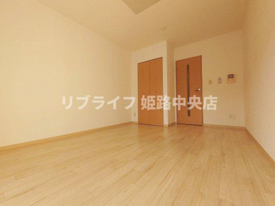 【洋室】 | メゾン・サンベリーナ