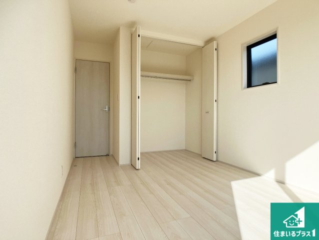 姫路市網干区津市場　新築一戸建ての洋室|シンプルな洋室は、自分好みのインテリアが楽しめます♪ご家族とインテリアや家具を選びに行くのは新築購入時の醍醐味の一つです。ぜひお楽しみください♪