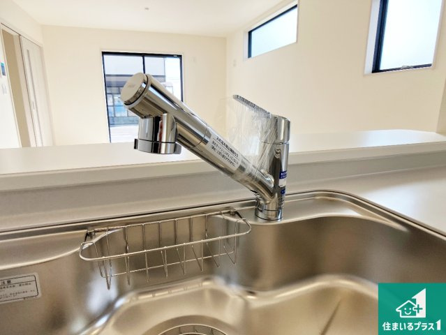 姫路市網干区津市場　新築一戸建ての設備|浄水器を内蔵！炊飯時、お茶を作る時に安心してお水を使えます！お湯と冷水、浄水と原水、シャワーの切替えもワンタッチです！