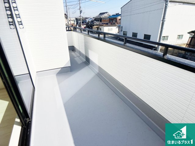 姫路市網干区津市場　新築一戸建てのバルコニー|ワイドバルコニーは洗濯物を干すスペースが広いのでご家族が多くても安心！