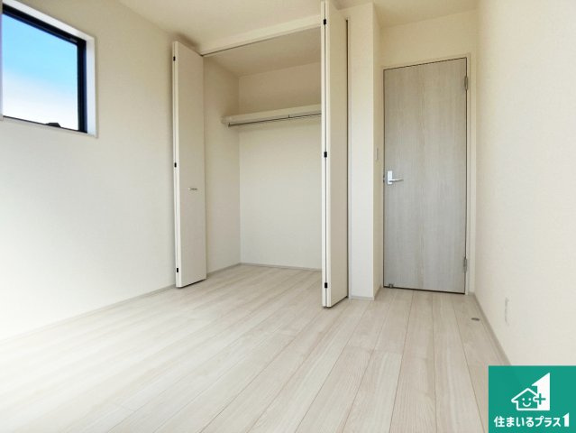 姫路市網干区津市場　新築一戸建ての洋室|収納スペースが充実しているので子供の成長に合わせてたくさん収納ができます！家族構成に合わせた様々な活用ができる収納！