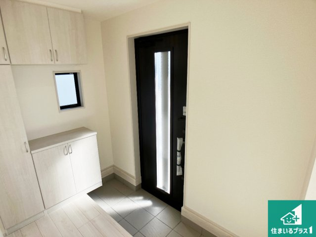 姫路市網干区津市場　新築一戸建ての玄関|シューズボックスにはたくさんの靴が収納できるので玄関周りはいつもスッキリ！ご家族が増えても安心！