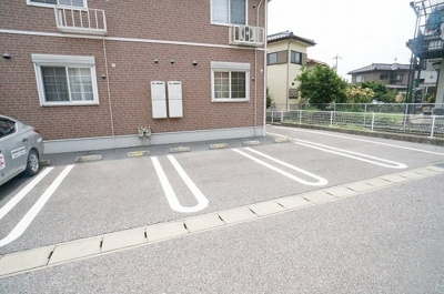 【駐車場】 | サン・カレントＡ | 車をお持ちの方に嬉しい駐車場付きの物件です
