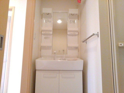 【洗面所】 | サン・カレントＡ | 明るい洗面所です