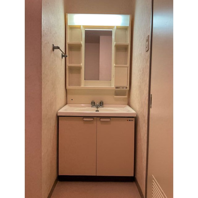 【洗面所】 | ガーデンムツミA | ゆったりとスペースのある洗面所