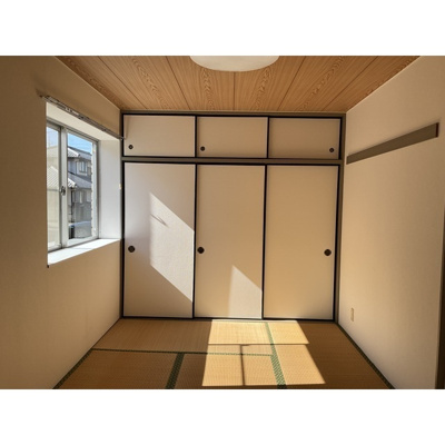 【居間・リビング】 | ガーデンムツミA | おしゃれな居間です