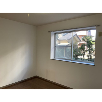 【居間・リビング】 | ガーデンムツミA | こちらの居間で趣味の時間をお楽しみください