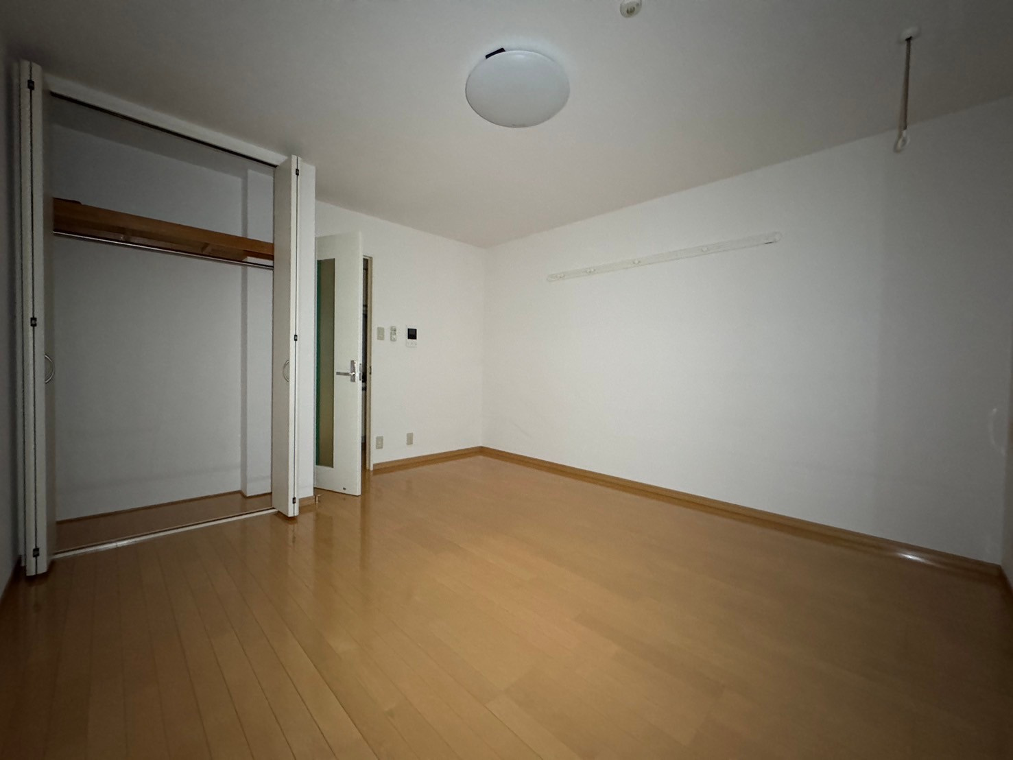 川崎市多摩区西生田３丁目のアパートの寝室