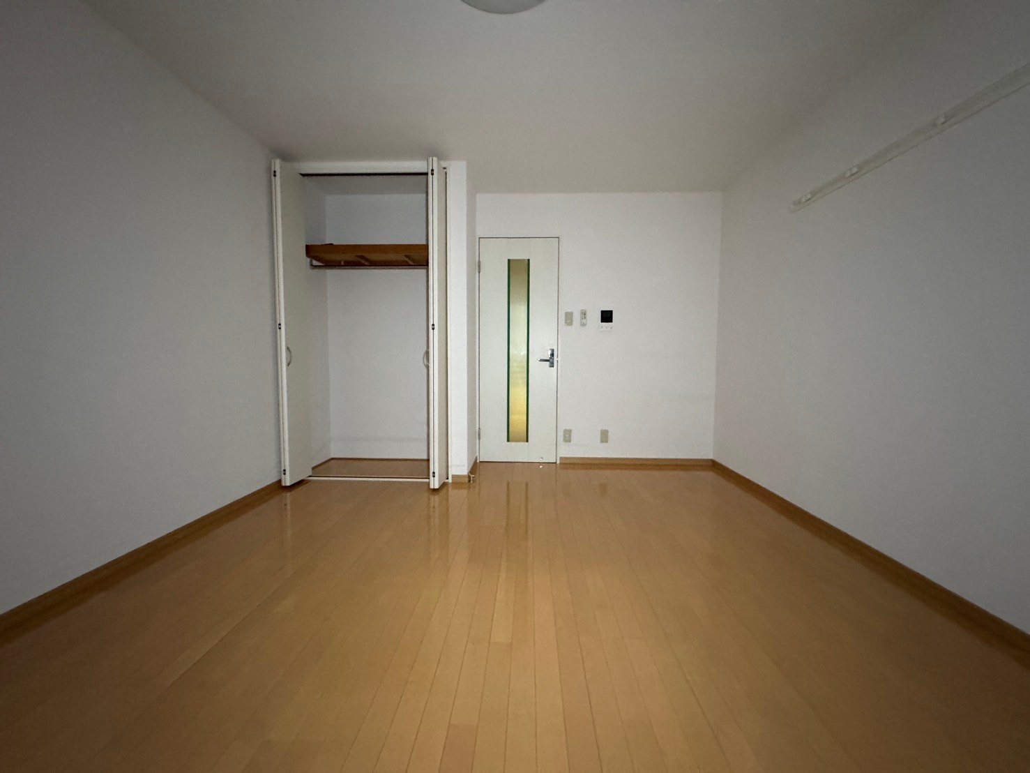 川崎市多摩区西生田３丁目のアパートの居間・リビング