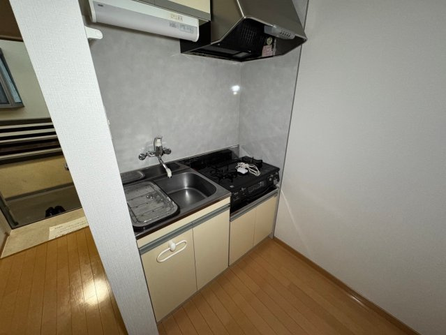 川崎市多摩区西生田３丁目のアパートのキッチン