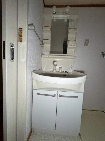 川崎市多摩区西生田３丁目のアパートの洗面所