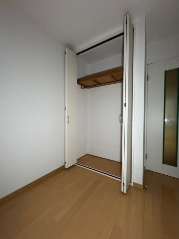 川崎市多摩区西生田３丁目のアパートの居間・リビング