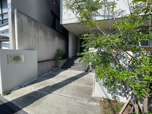 メゾン湘南江の島のエントランス