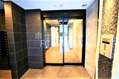 【エントランス】 | レオンコンフォート大阪ドームシティ | 建物の内部です