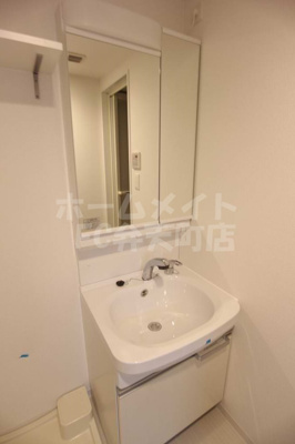 【洗面所】 | レオンコンフォート大阪ドームシティ | 明るい洗面所です