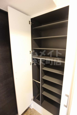 【玄関】 | レオンコンフォート大阪ドームシティ | シューズBOXがあります