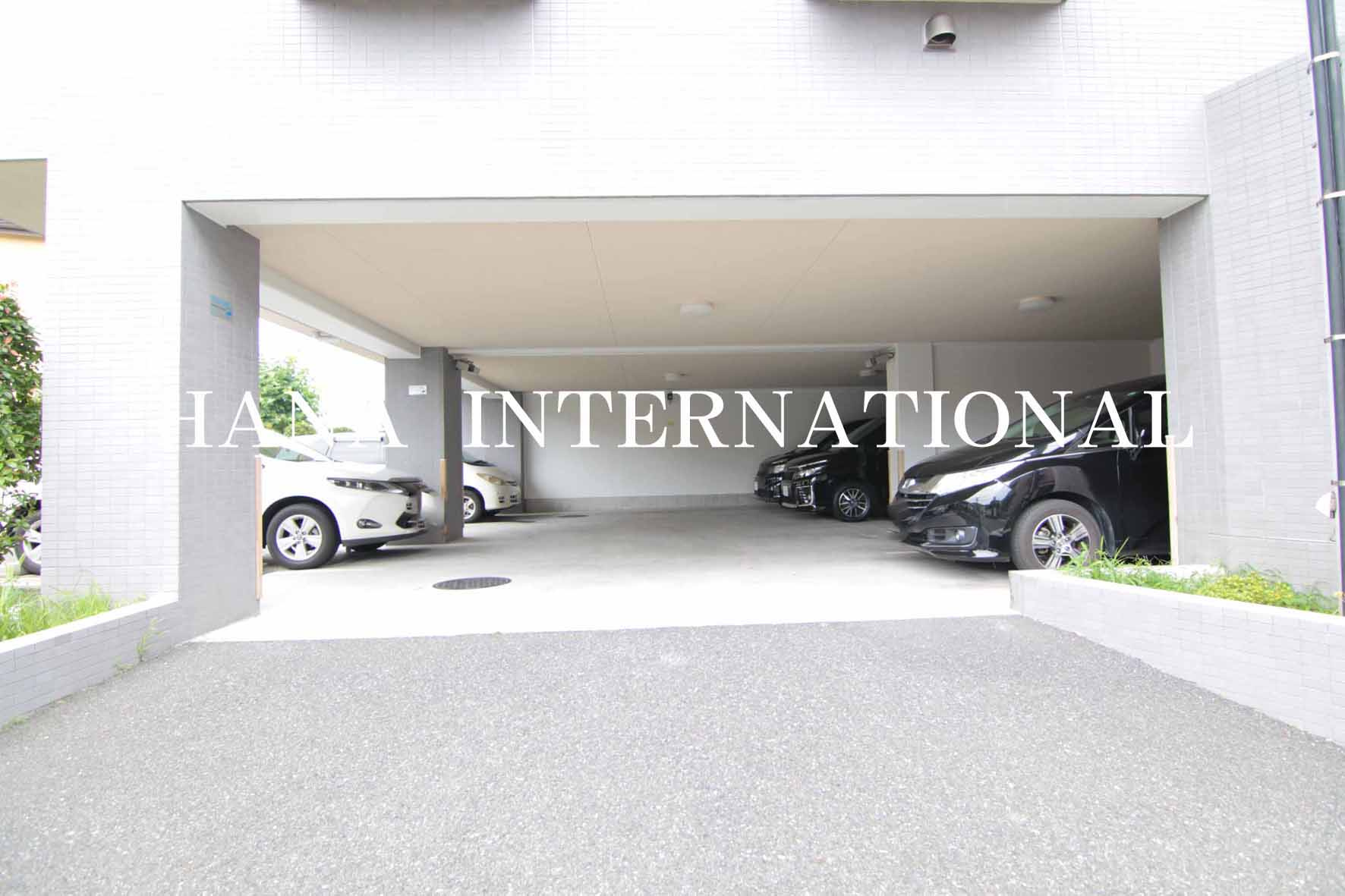 レジデンス雅鷺の駐車場