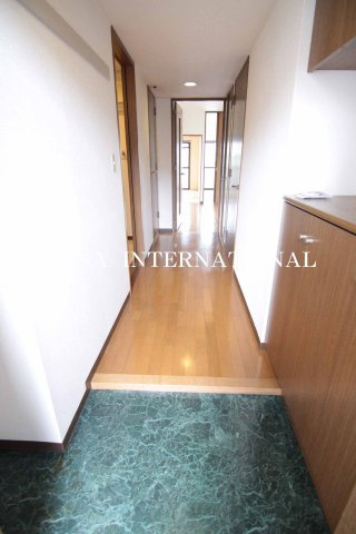 レジデンス雅鷺の玄関